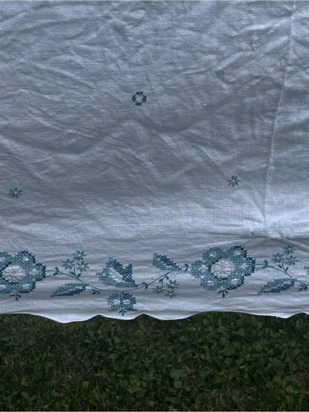 Embroidered White Linen tablecloth with blue flowers Motif